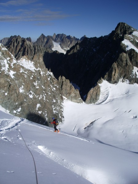 La montée : Montée à ski, avec en arriere-plan, le col des Ecrins et la Meije