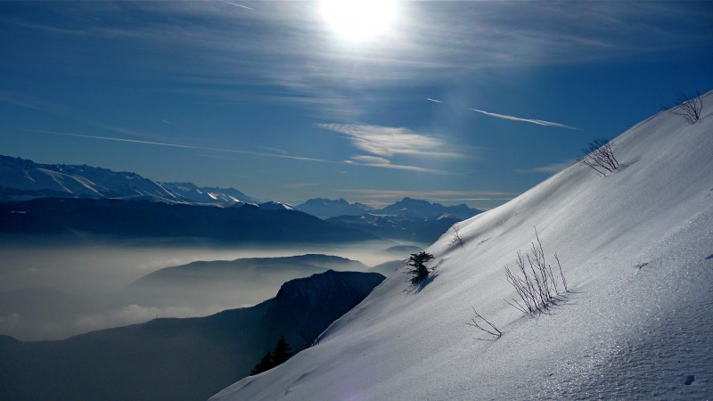 #3 brume : Ça brille par endroit, il faudra bien choisir sa trajectoire pour descendre. brume : Ça brille par endroit, il faudra bien choisir sa trajectoire pour descendre.