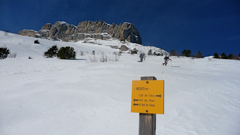 #2 Sous le Col de l Sous le Col de l'Arc : Les Crêts de Crocs à gauche... encore une longue traversée plein Sud pour rejoindre le couloir