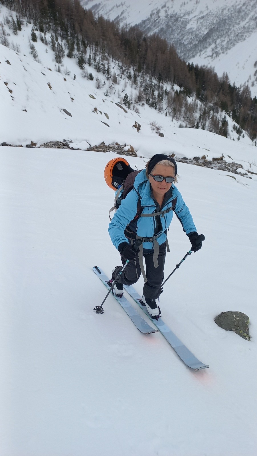  Agnès teste ses skis chaussures