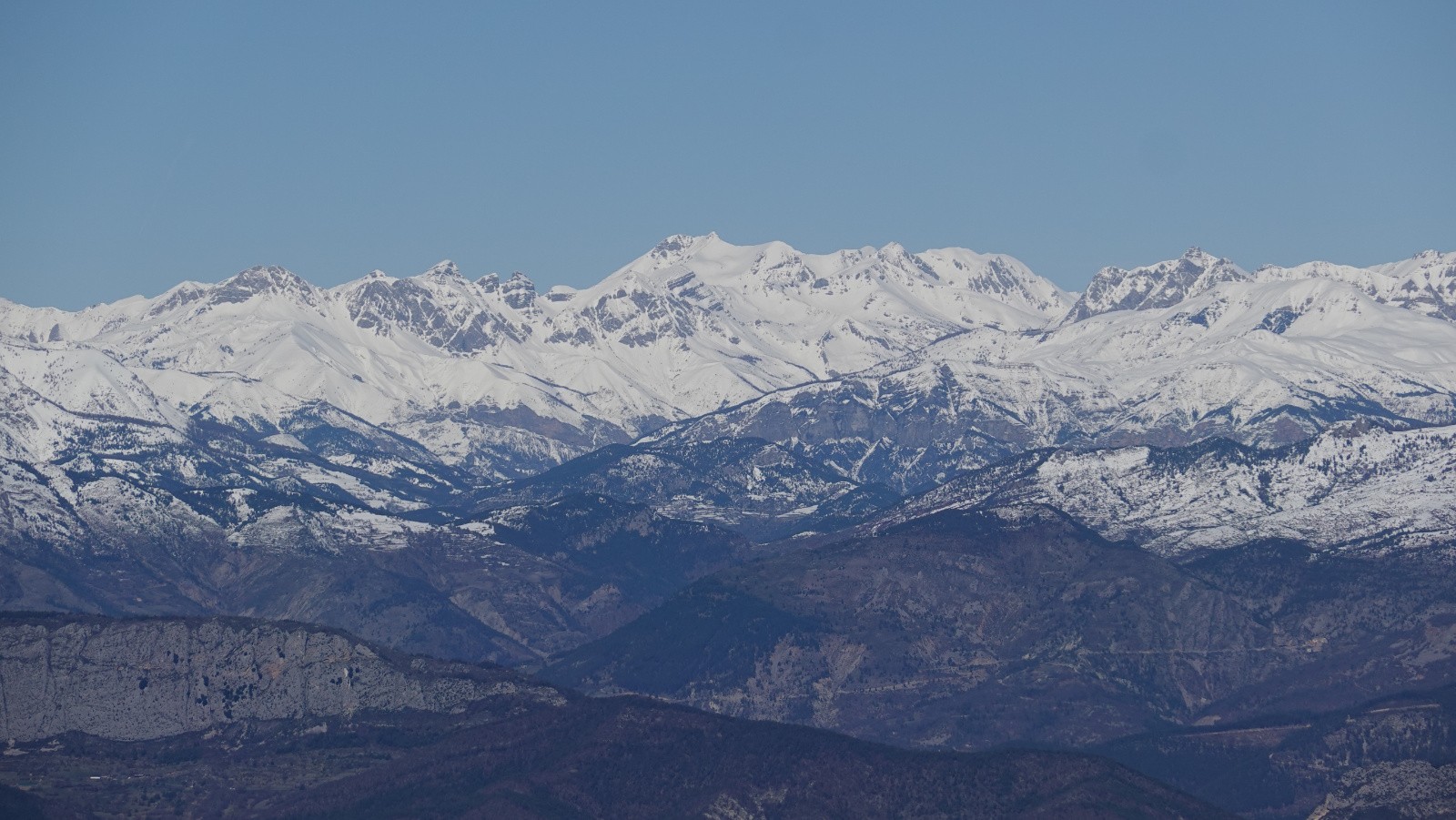 Panorama au téléobjectif sur le Mont Pelat