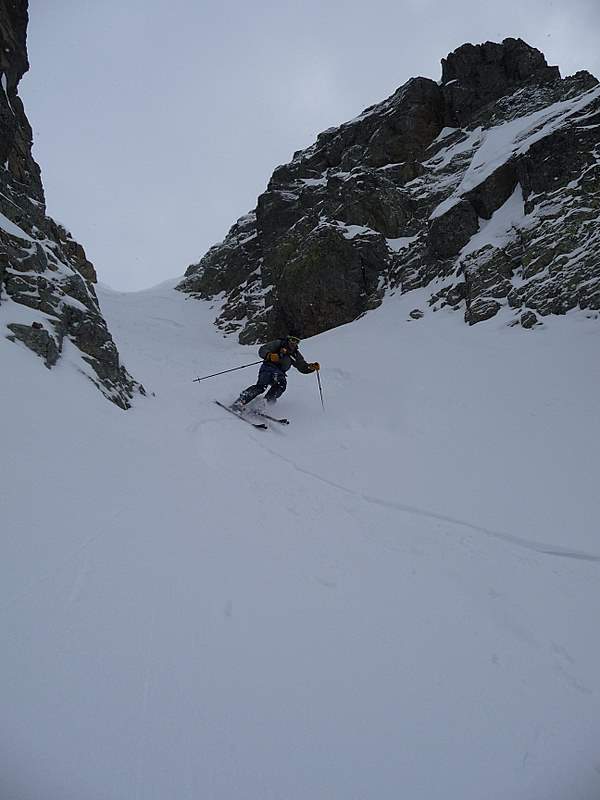 #2 Tête de la Cicle : Bonne neige dans le couloir W Tête de la Cicle : Bonne neige dans le couloir W