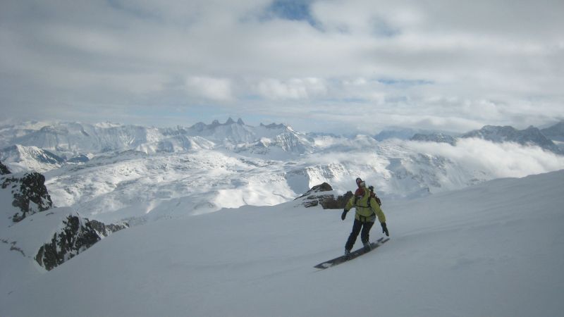 Descente du sommet : Les 100 premiers mètres pas terribles, mais la vue est belle côté Aiguilles d'Arves.
