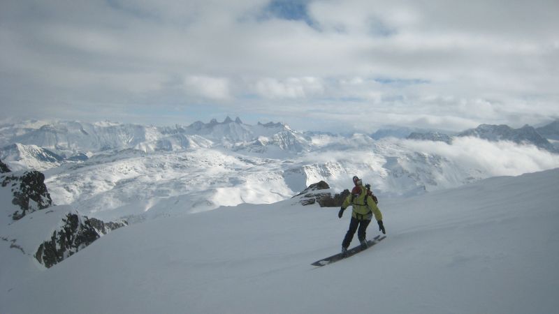 #3 Descente du sommet : Les 100 premiers mètres pas terribles, mais la vue est belle côté Aiguilles d Descente du sommet : Les 100 premiers mètres pas terribles, mais la vue est belle côté Aiguilles d'Arves.