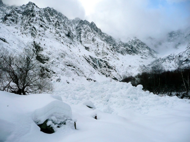 #7 Face W des Armet : De gros dépôts au fond du vallon Face W des Armet : De gros dépôts au fond du vallon