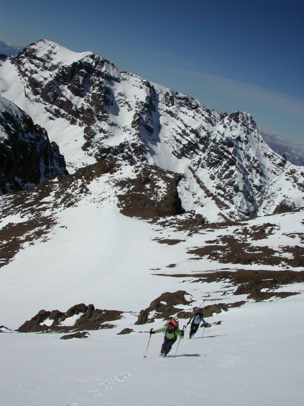 #4 Alt 4000m, pres du col W : Altitude 4000m, ca tire. Pres du petit col sur l Alt 4000m, pres du col W : Altitude 4000m, ca tire. Pres du petit col sur l'arete ouest du Toubkal.