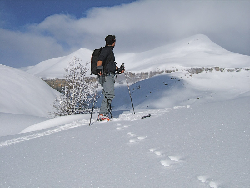#4 Démant : Au col des Moulines Patric en estase mais le vent La Lombarde s Démant : Au col des Moulines Patric en estase mais le vent La Lombarde s'est levée et nous amène un retour d'E.