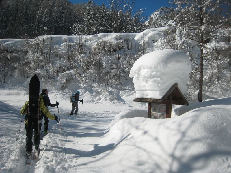 #1 Vallon du Fournel : Il y a déjà une sacrée couche de neige sur le toit... Vallon du Fournel : Il y a déjà une sacrée couche de neige sur le toit...