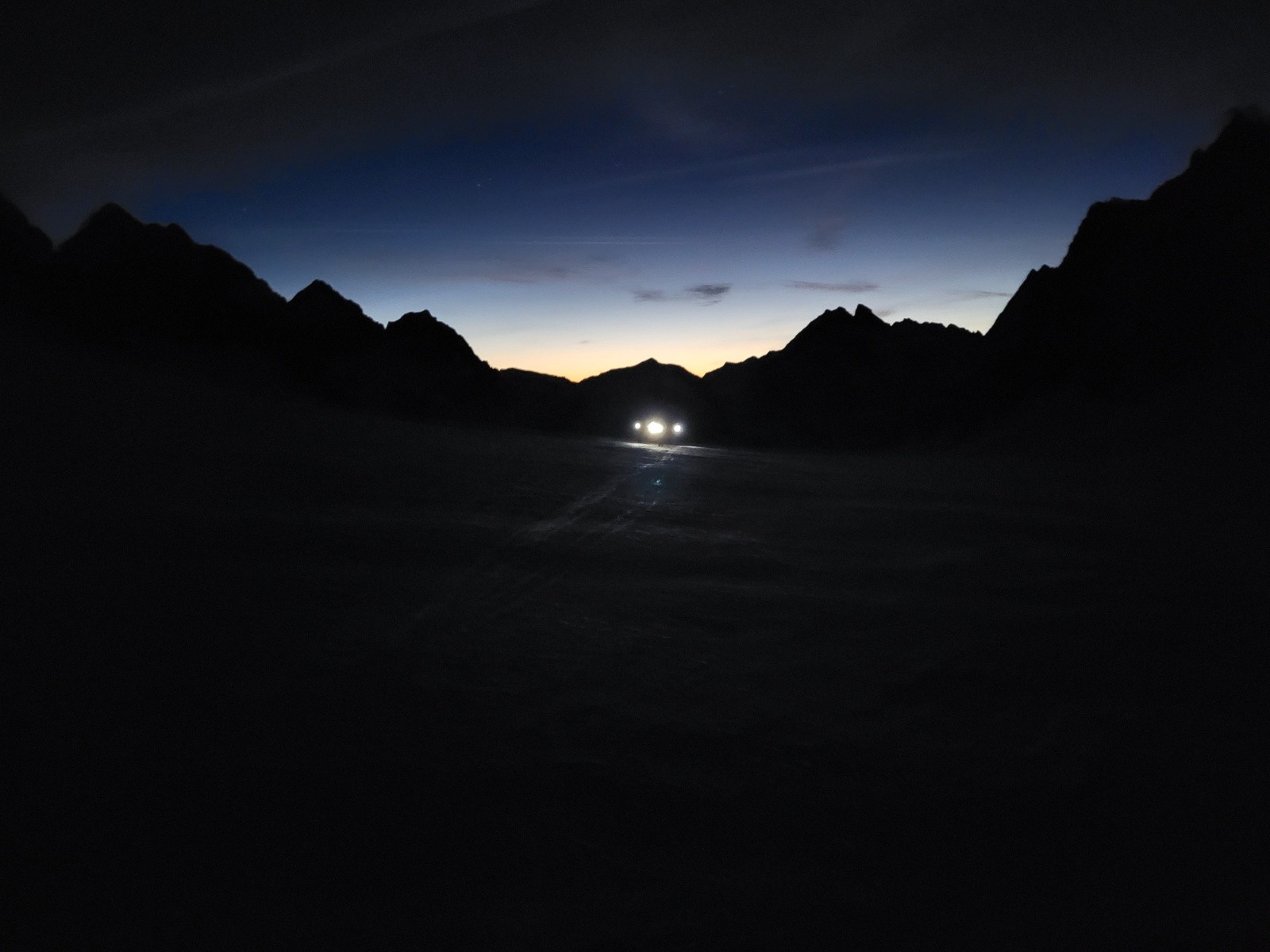 Glacier Blanc by night, avec les collègues qui montent depuis le refuge du-dit glacier