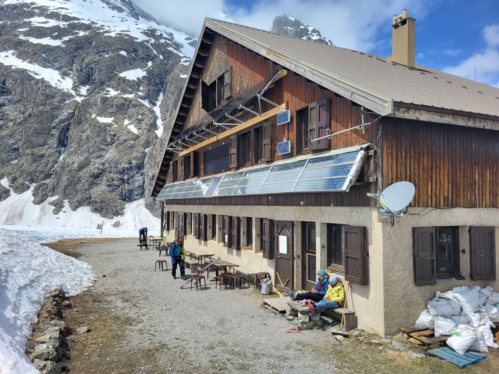 J5 - Le confortable refuge de l'Alpe 