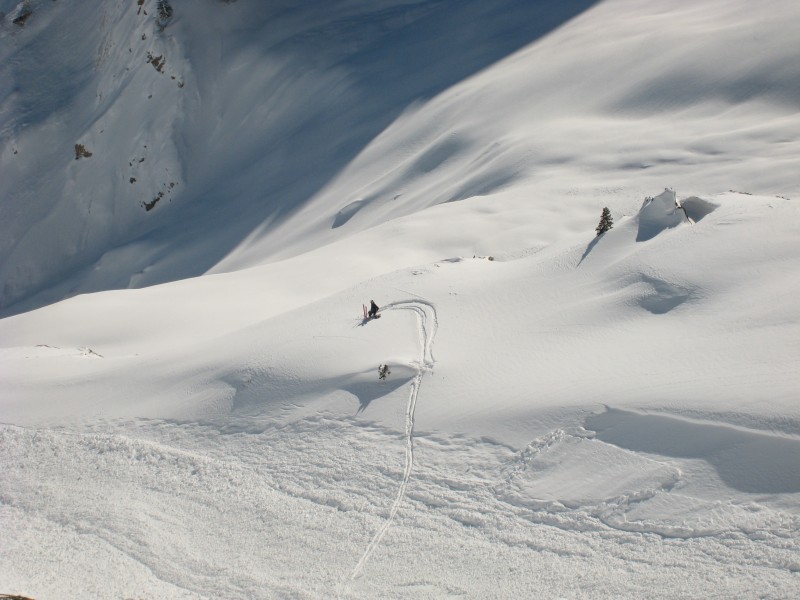 Pic de Charance 08 02 09 : Christian se sort tout seul de l'avalanche