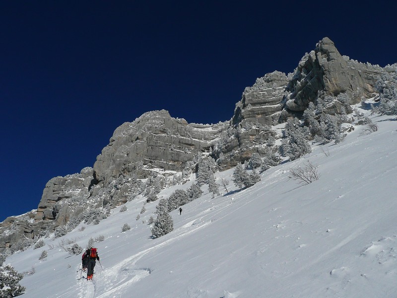 #7 Granier : Montée sous les falaises. Granier : Montée sous les falaises.