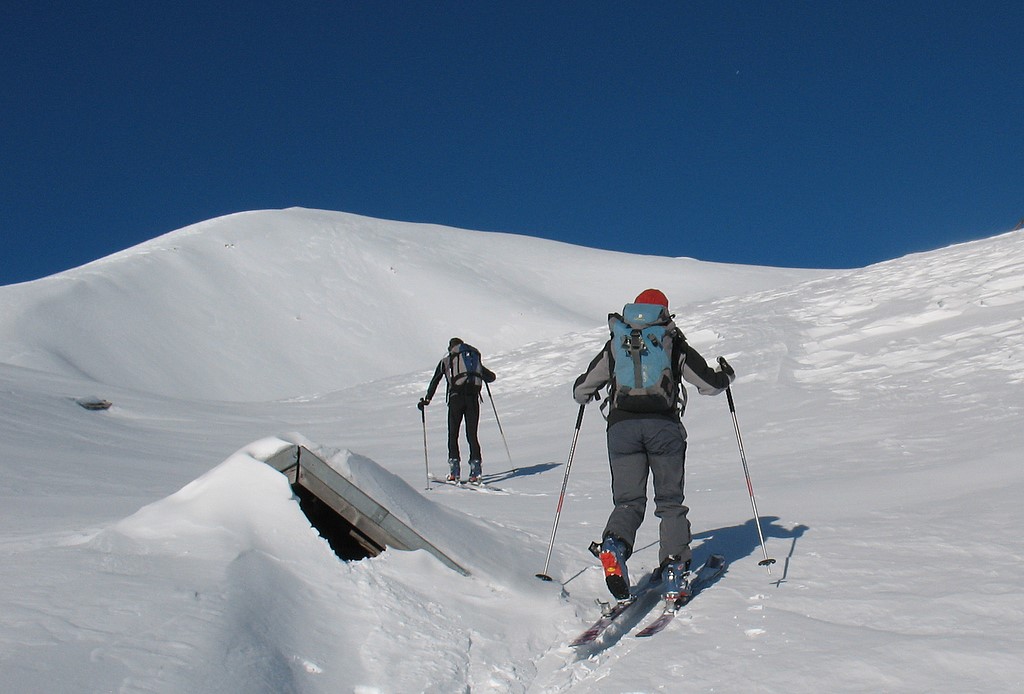 #18 Chalet : Marinette a failli marcher sur un chalet! Chalet : Marinette a failli marcher sur un chalet!