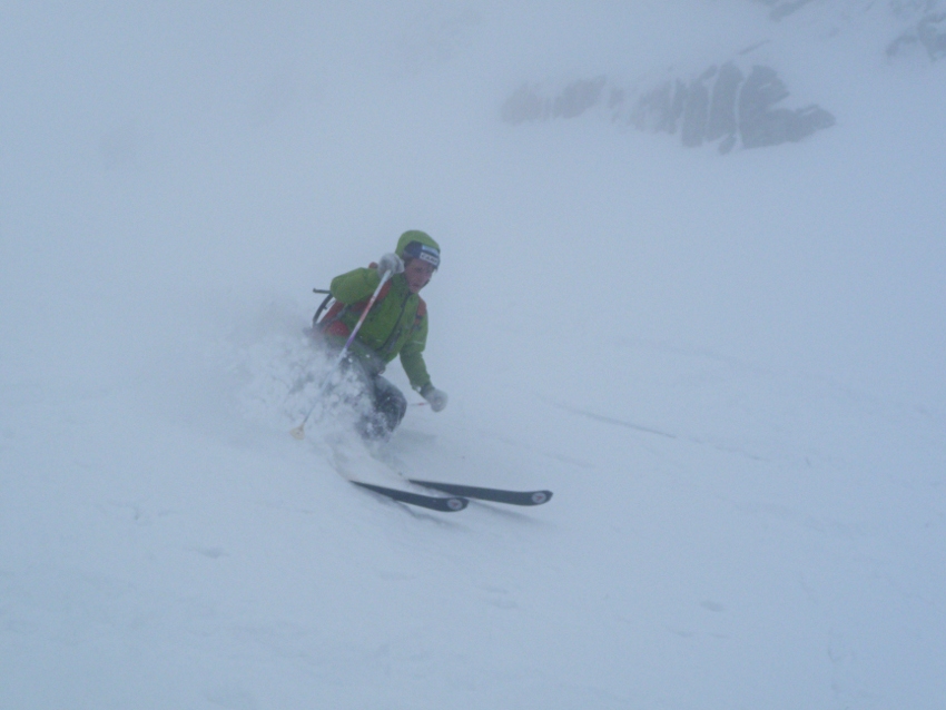 #9 Couloir SW : Yann fonce avec zéro visibilité Couloir SW : Yann fonce avec zéro visibilité