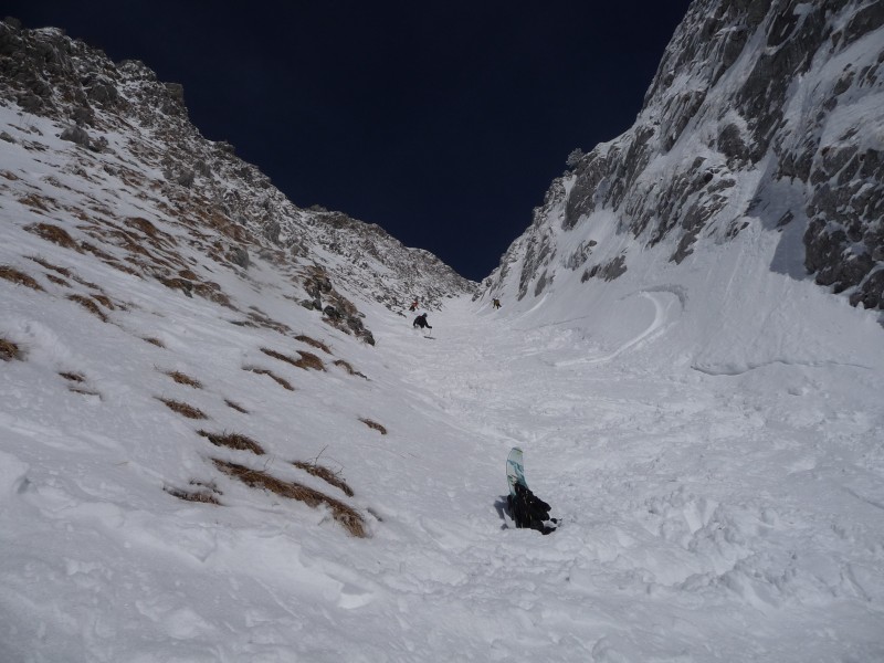 #11 descente : xavier , gabriel et romain en pleine descente.
vue depuis le pieds du couloir.
et ma trace de descente sur tout le coté droit.
yes!!
que du bonheur!!!! descente : xavier , gabriel et romain en pleine descente.
vue depuis le pieds du couloir.
et ma trace de descente sur tout le coté droit.
yes!!
que du bonheur!!!!