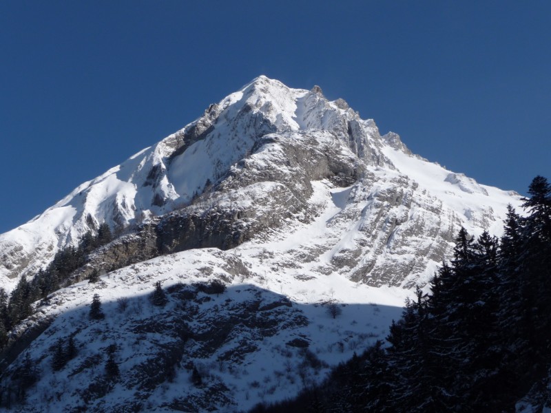 #1 le pecloz : la face sud-ouest du pecloz depuis en bas (zoom) le pecloz : la face sud-ouest du pecloz depuis en bas (zoom)