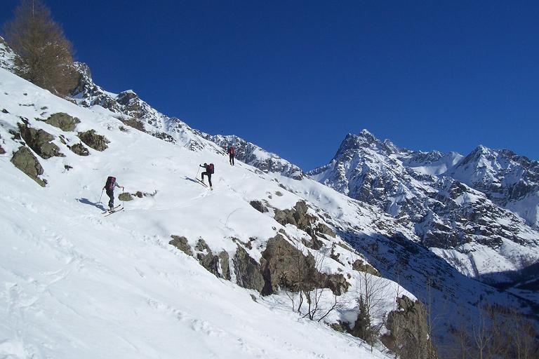 #1 Vires : Dans les vires du bas de la face, avec un ciel toujours aussi bleu Vires : Dans les vires du bas de la face, avec un ciel toujours aussi bleu