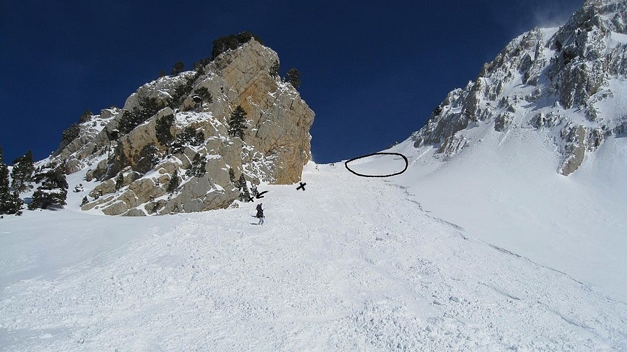 Schéma : Le rond: zone plaquée, et identifiée comme tel
croix du haut: position de Tchouf avant
croix du bas: position de Tchouf une fois arrêté