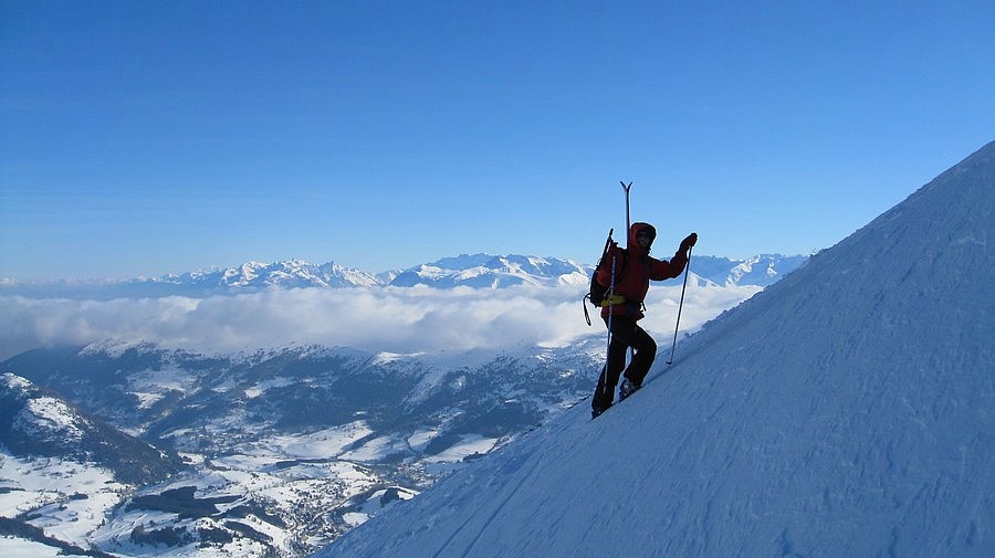 Au-dessus du Pas de la Ville : Bast planne au-dessus de la vallée de la Gresse