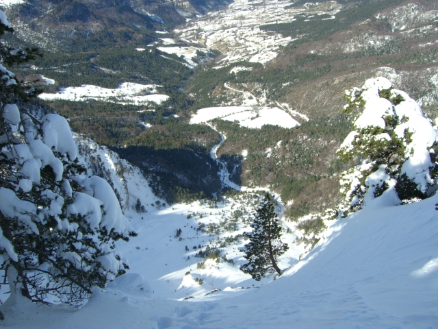 Couloir de sortie : Viser le pin penché à gauche ,il se voit depuis le bas de la face.