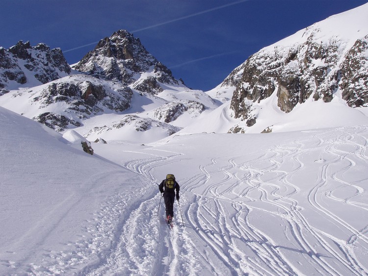 #2 Montée à Roche Fendue : La Brêche au fond Montée à Roche Fendue : La Brêche au fond