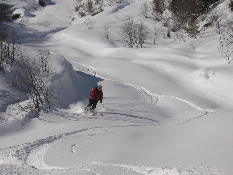 #8 Bas du vallon : Toujours de la bonne neige. Pour une fois, je suis sur la photo... Bas du vallon : Toujours de la bonne neige. Pour une fois, je suis sur la photo...