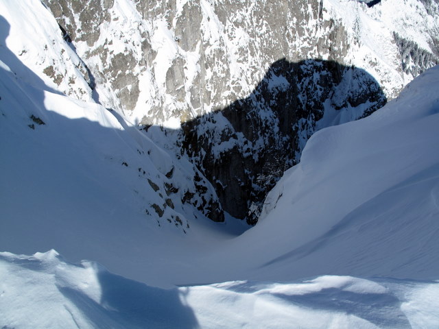 #2 Le départ du couloir Jumeau : Bonne poudreuse le haut est assez large Le départ du couloir Jumeau : Bonne poudreuse le haut est assez large