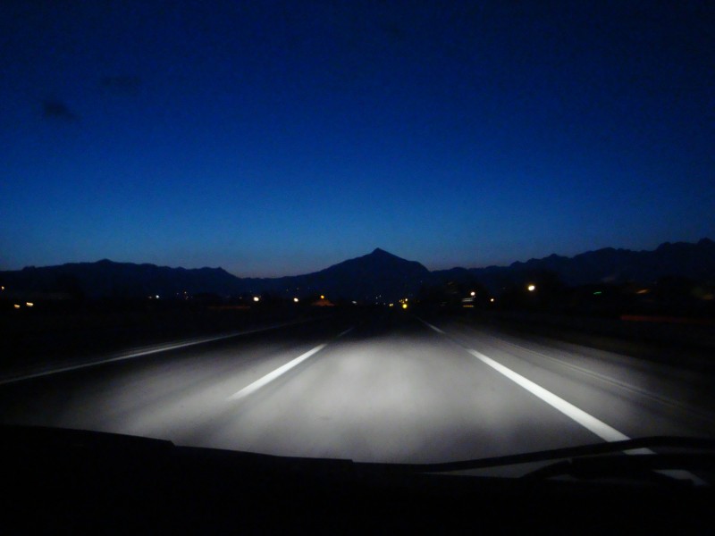 le mole de nuit : forme charactéristique de cette jolie sortie:  sur l'autoroute pour Chamonix