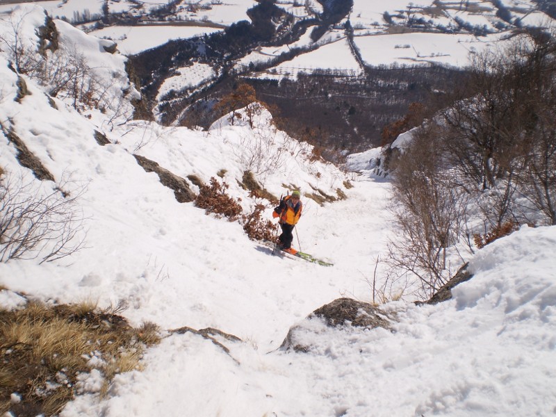 Petit saut dans le tobogan : Après le petit saut dans le tobogan de neige, avent d'accéder à la rampe, à gauche.