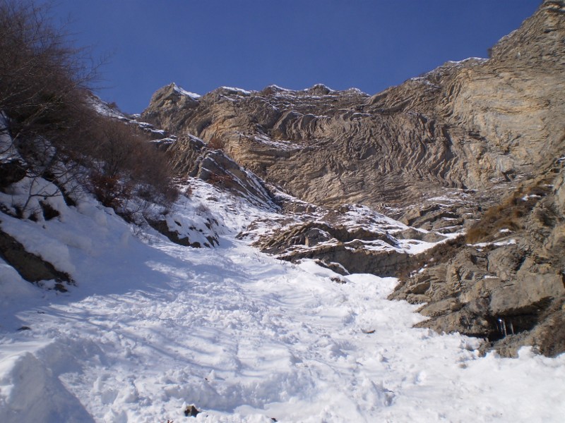 Bas du couloir : Le bas du couloir. La rampe est à gauche.