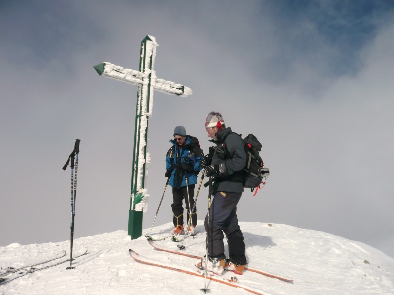 #4 croix du Petit Som : cette fois il n croix du Petit Som : cette fois il n'y a pas de vent mais le brouillard va un peu nous gâcher la descente dans la cheminée