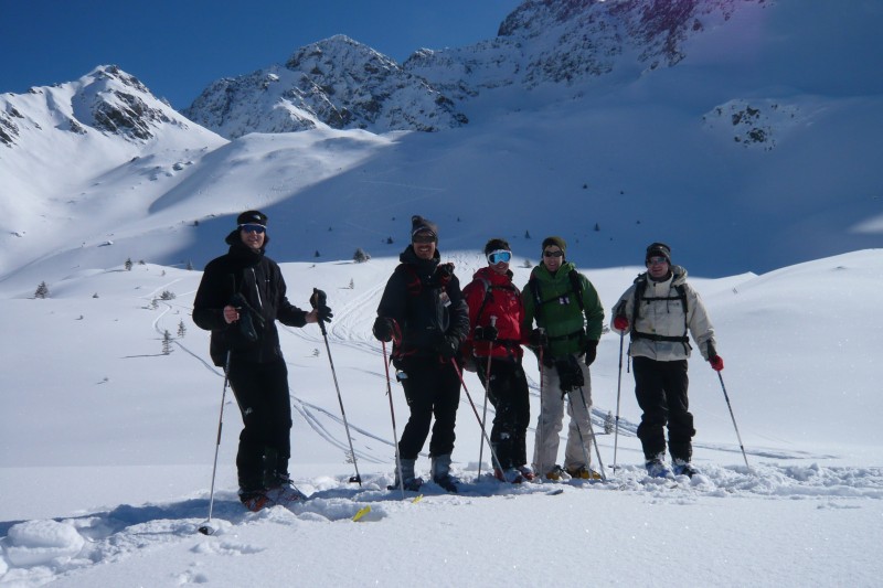 #3 La fine équipe : Après un beau gavage de peuf.
On entre dans la forêt (qui restera jusqu La fine équipe : Après un beau gavage de peuf.
On entre dans la forêt (qui restera jusqu'au bout bien skiable)
