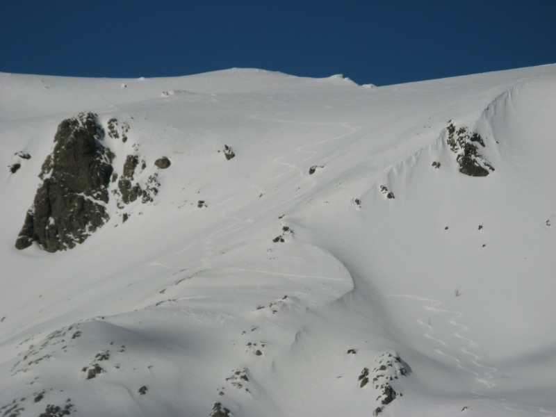 #9 Nivata : Deux types de traces : lutte avec la croutée dans le haut de la pente, plus agréable par la suite Nivata : Deux types de traces : lutte avec la croutée dans le haut de la pente, plus agréable par la suite