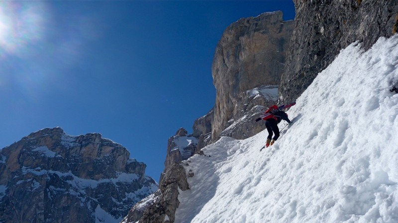 Montée à droite de la cascade : Sous les premières purges... allez on descend