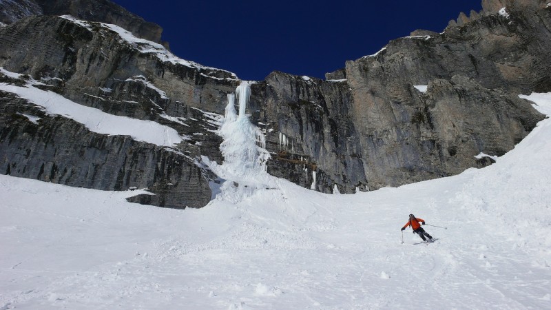 Sous la cascade : Les 10 secondes de ciel bleu.