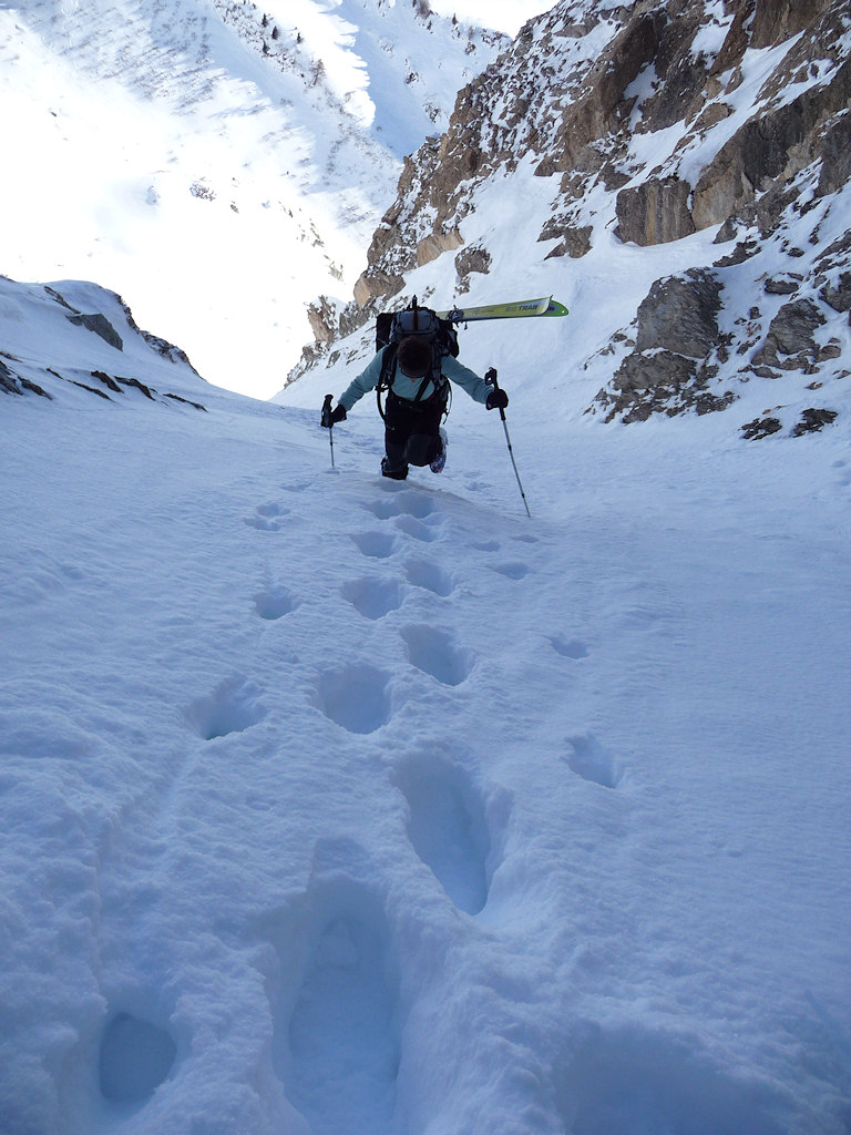 #3 vers le haut du couloir : La pente se redresse un peu vers le haut du couloir : La pente se redresse un peu
