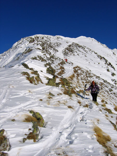 #2 En descendant de la Croix : Les premiers mètres sur l En descendant de la Croix : Les premiers mètres sur l'arête se font à pied pour la descente