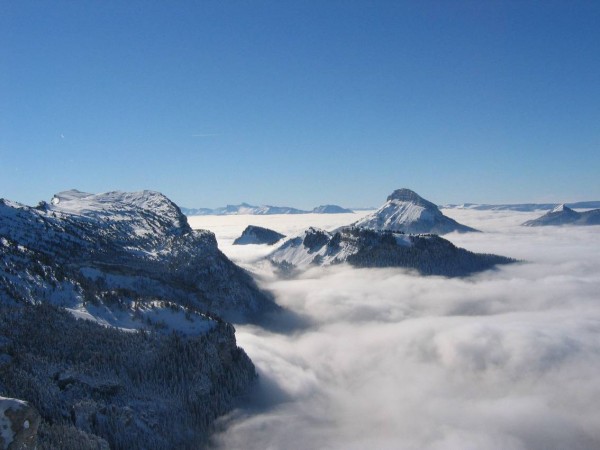#3 mer de nuage : Plafond à 1500m. Au-dessus, lunette et crème solaire. mer de nuage : Plafond à 1500m. Au-dessus, lunette et crème solaire.