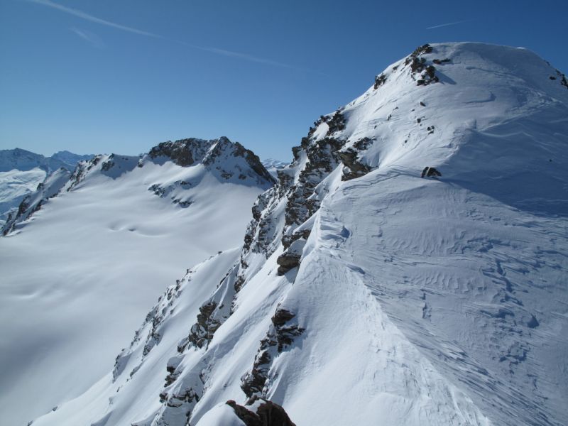 Face au sommet : Le Taou Blanc (2°plan)
