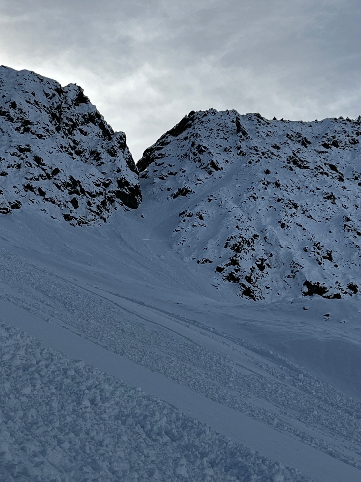 #5 Coulées plaque et cassures sous le collet et la pointe de clapouse Coulées plaque et cassures sous le collet et la pointe de clapouse