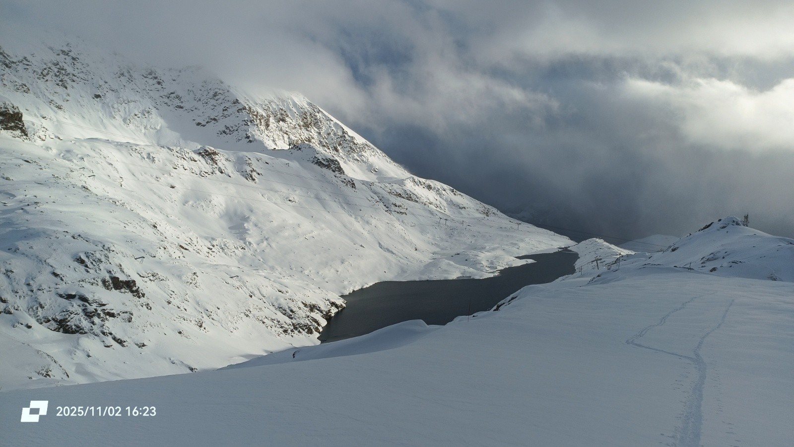 #9 Le Lac Blanc, il commence à y avoir de la glace Le Lac Blanc, il commence à y avoir de la glace
