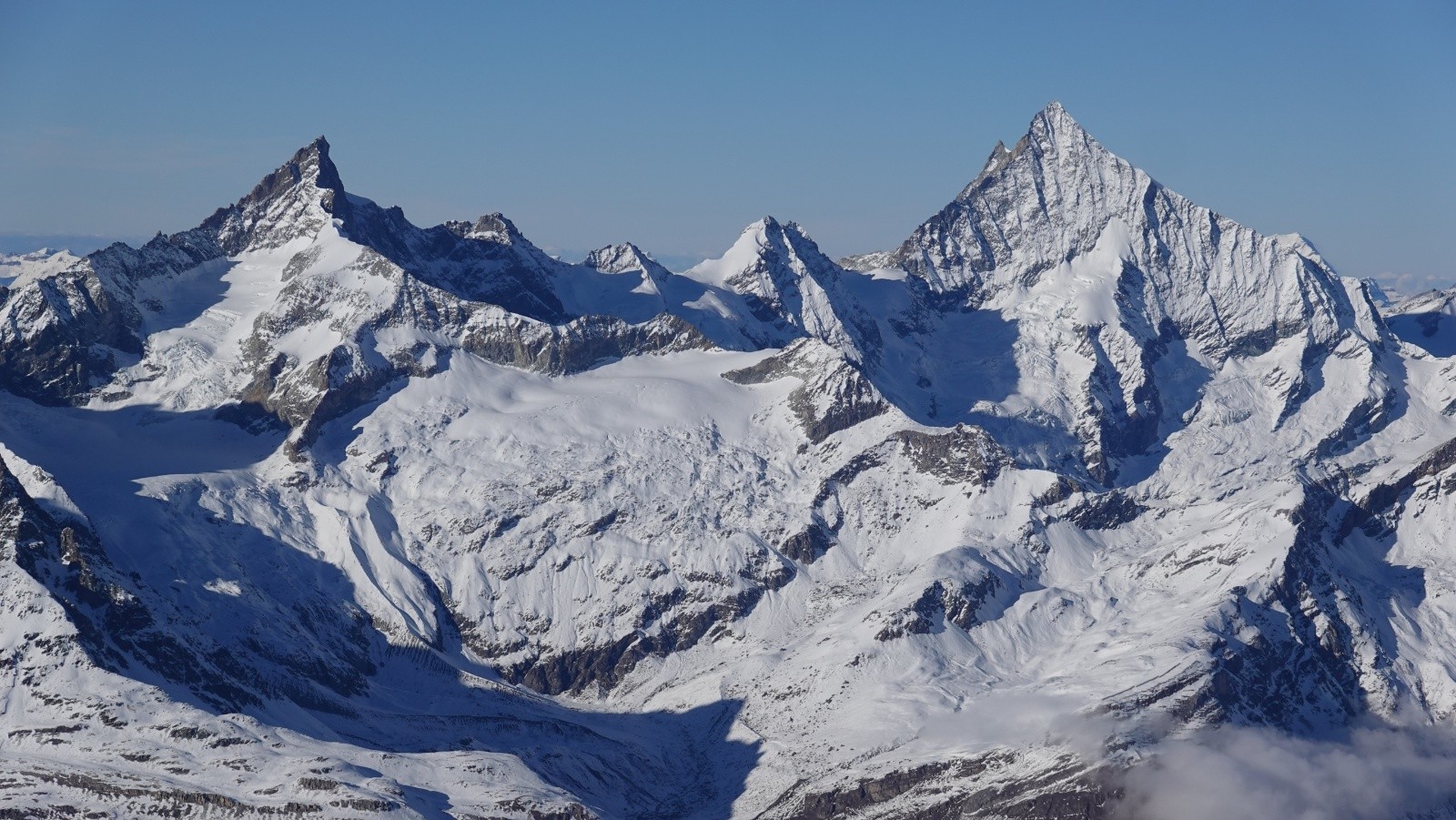 #11 Panorama au téléobjectif sur le Zinalrothorn, le Schalihorn et le Weisshorn Panorama au téléobjectif sur le Zinalrothorn, le Schalihorn et le Weisshorn