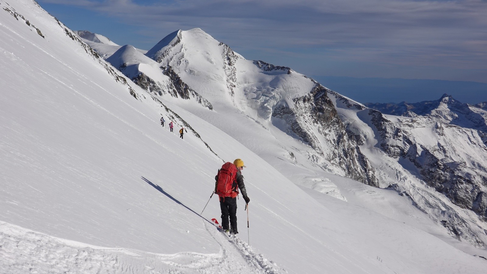 #16 Pause sur fond de Castor avec les 3 italiens qui rejoignent leurs skis Pause sur fond de Castor avec les 3 italiens qui rejoignent leurs skis