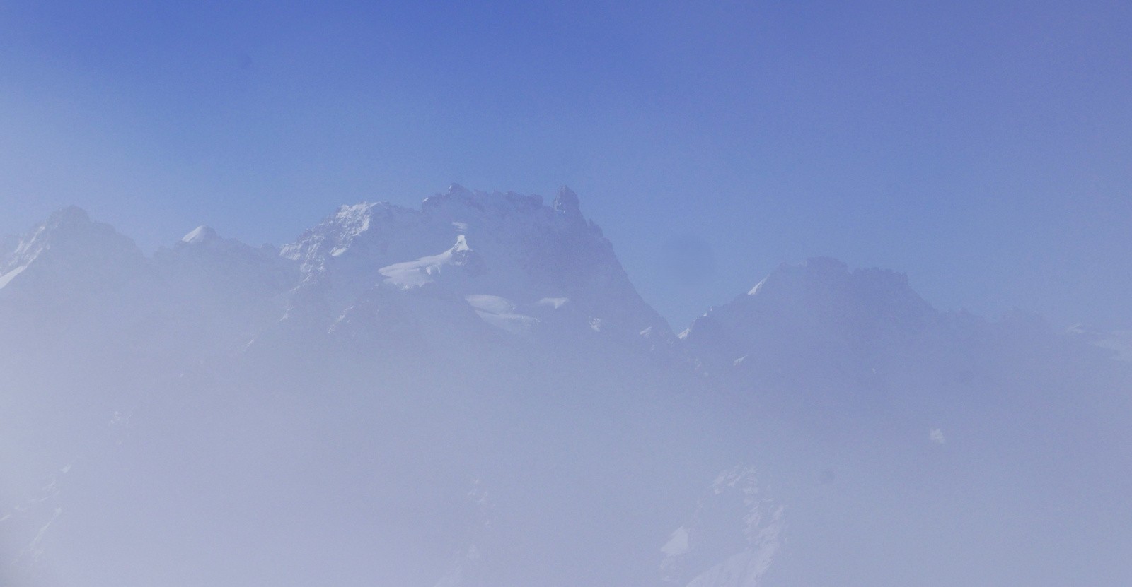 #1 La Reine et son voile. La Reine et son voile.