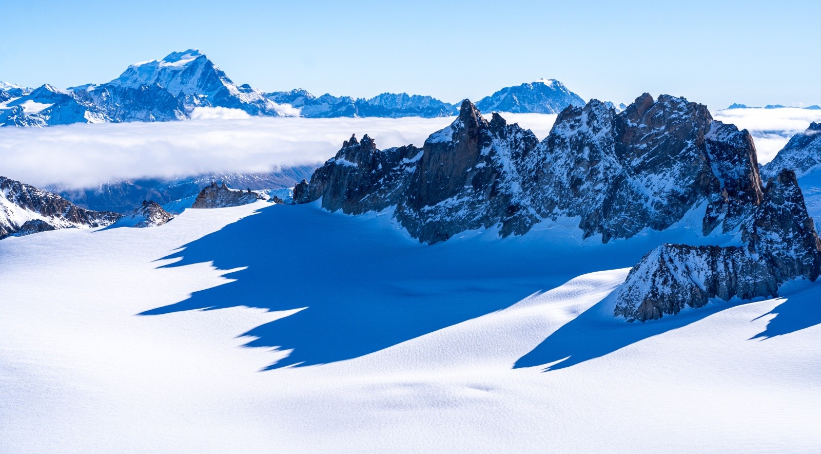 #15 Grand Combin au loin Grand Combin au loin