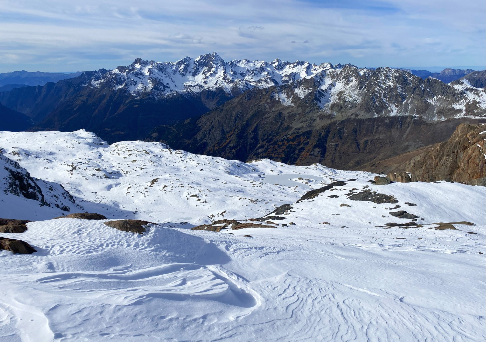 #11 Au dessus du passage; en bas lac de la Jasse, derrière Belledonne sud Au dessus du passage; en bas lac de la Jasse, derrière Belledonne sud