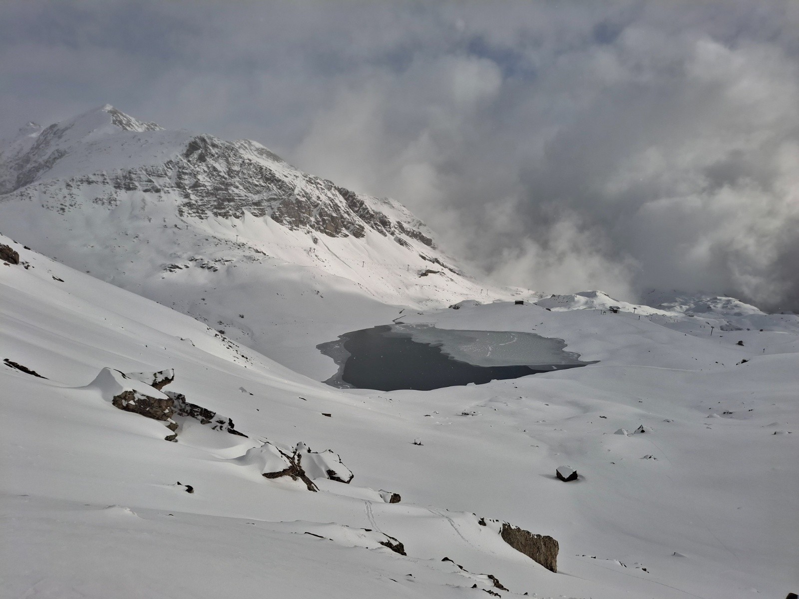 #5 Lac des Estaris toujours pas totalement gelé... Lac des Estaris toujours pas totalement gelé...