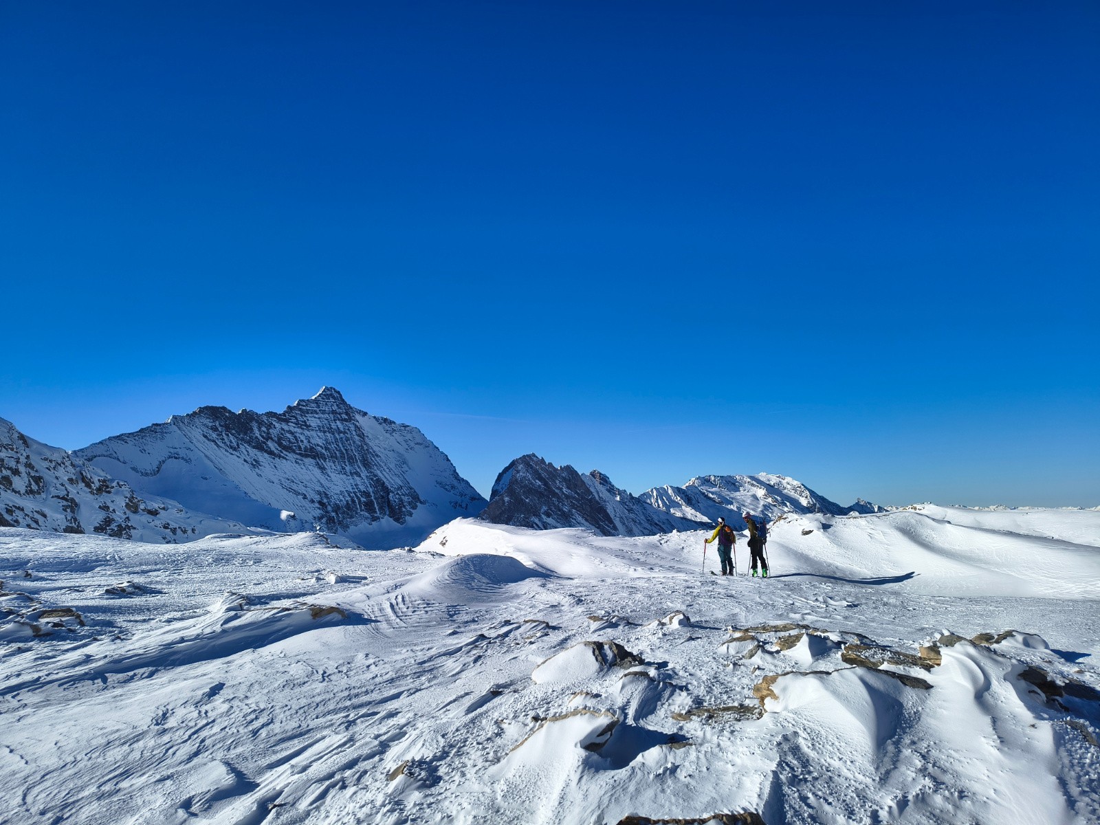 #1 Dôme bien rappé par le vent. Dôme bien rappé par le vent.