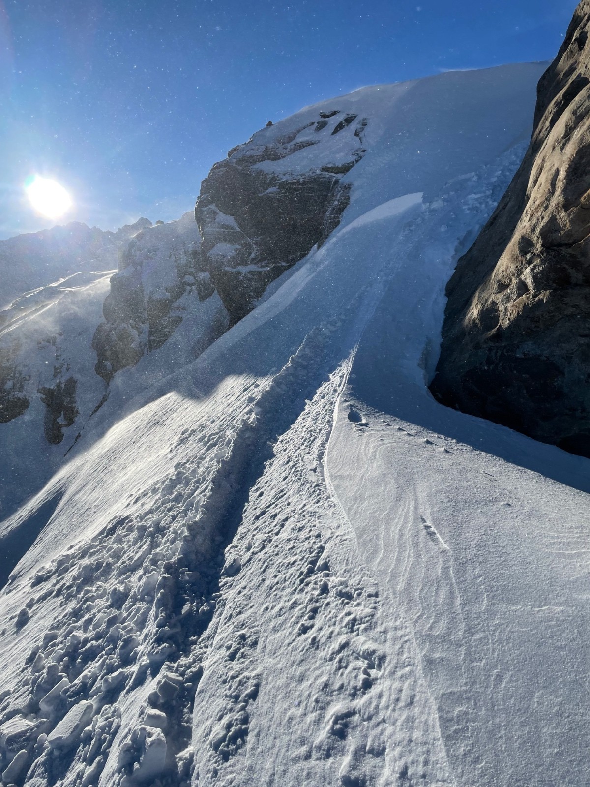 #6 Une plaquouille déclenchée volontairement pile dans la rupture de pente. Une plaquouille déclenchée volontairement pile dans la rupture de pente.
