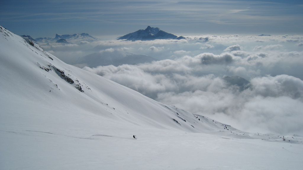 Gavade : grand ski sous l'Obiou et la mer de nuages